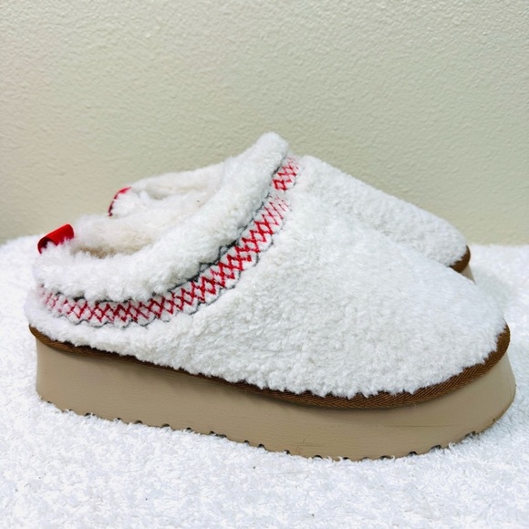 Shoes - Sherpa Teddy Cream Platform Slippers‎ Clogs EUC